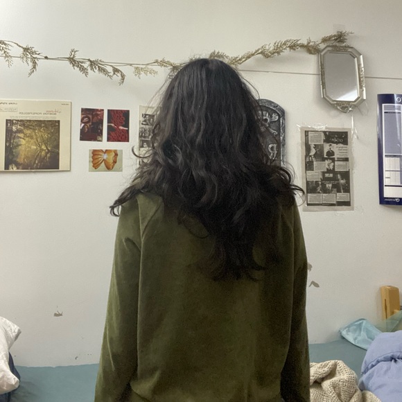 Size M GAP sweatshirt. Good condition. Velvety material, very soft! - Picture 3 of 4